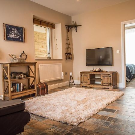 Deluxe Rustic Charlestown Themed Apartment سانت أوستيل المظهر الخارجي الصورة