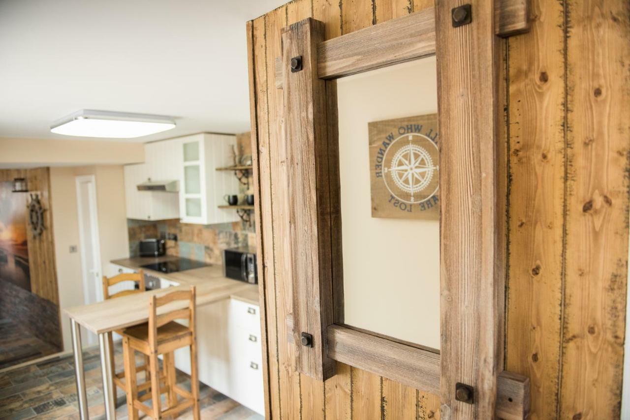 Deluxe Rustic Charlestown Themed Apartment سانت أوستيل المظهر الخارجي الصورة